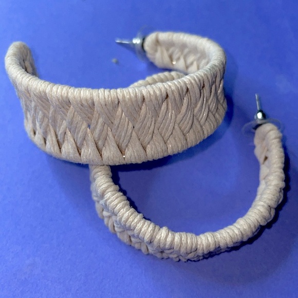 Bundle of 9 Pairs of Assorted Pierced Earrings - Picture 10 of 10